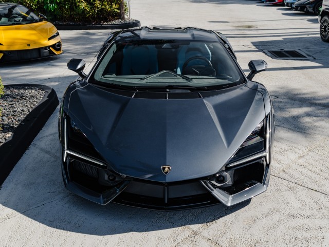Lamborghini Revuelto