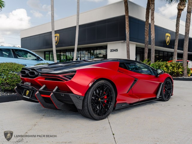 Lamborghini Revuelto