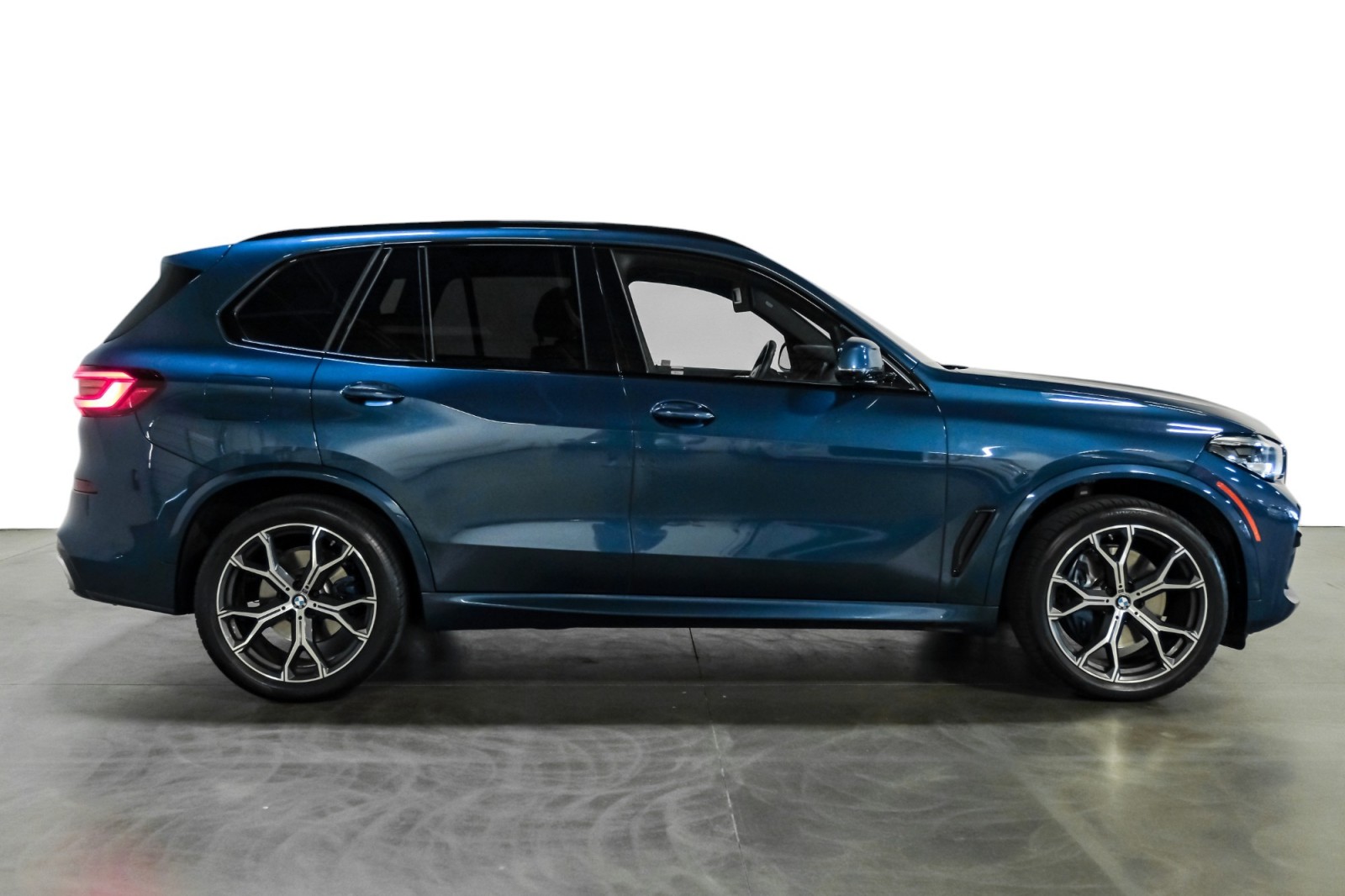 2023 BMW X5 xDrive40i MSport PremiumPkg 4ZoneClmt ParkAsstPkg 21Alloys 4