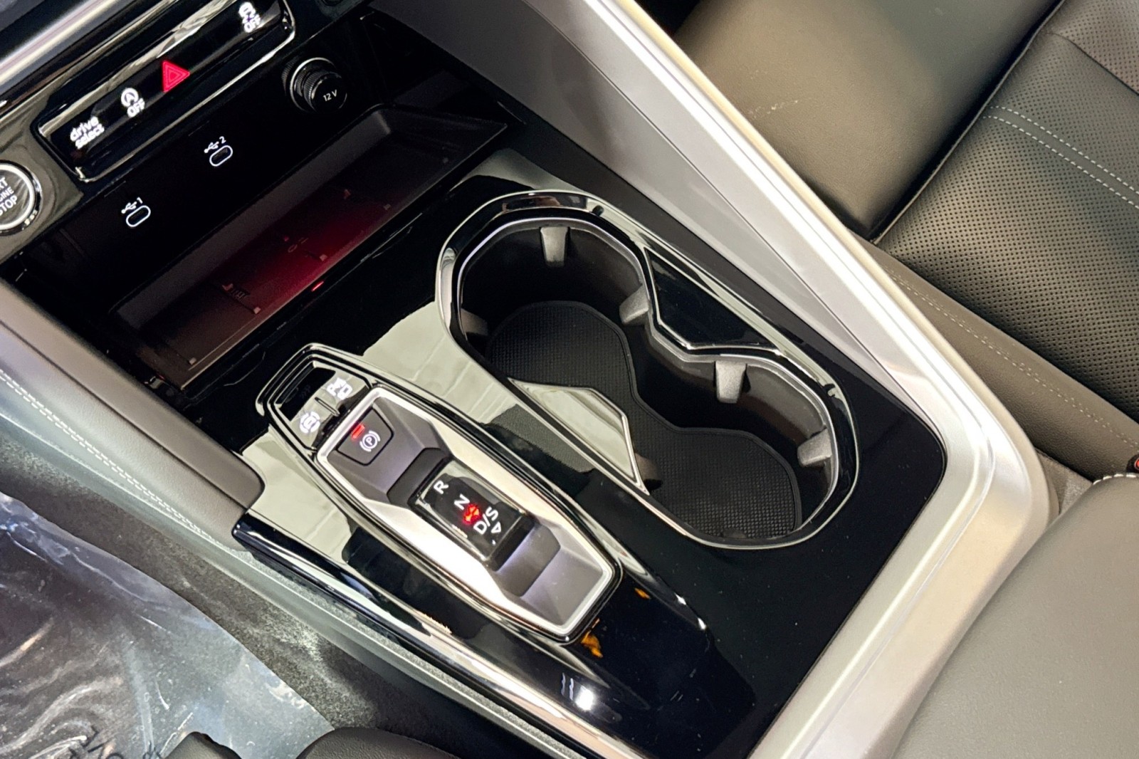 New 2025 District Green Metallic Audi Premium Plus 2.0 TFSI quattro image 16