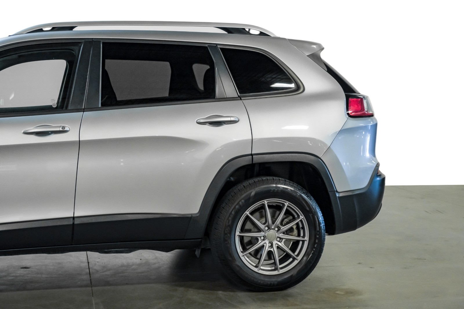 2020 Jeep Cherokee Latitude 4x4 SafetyTecPkg CldWthrPkg SatRadio 11