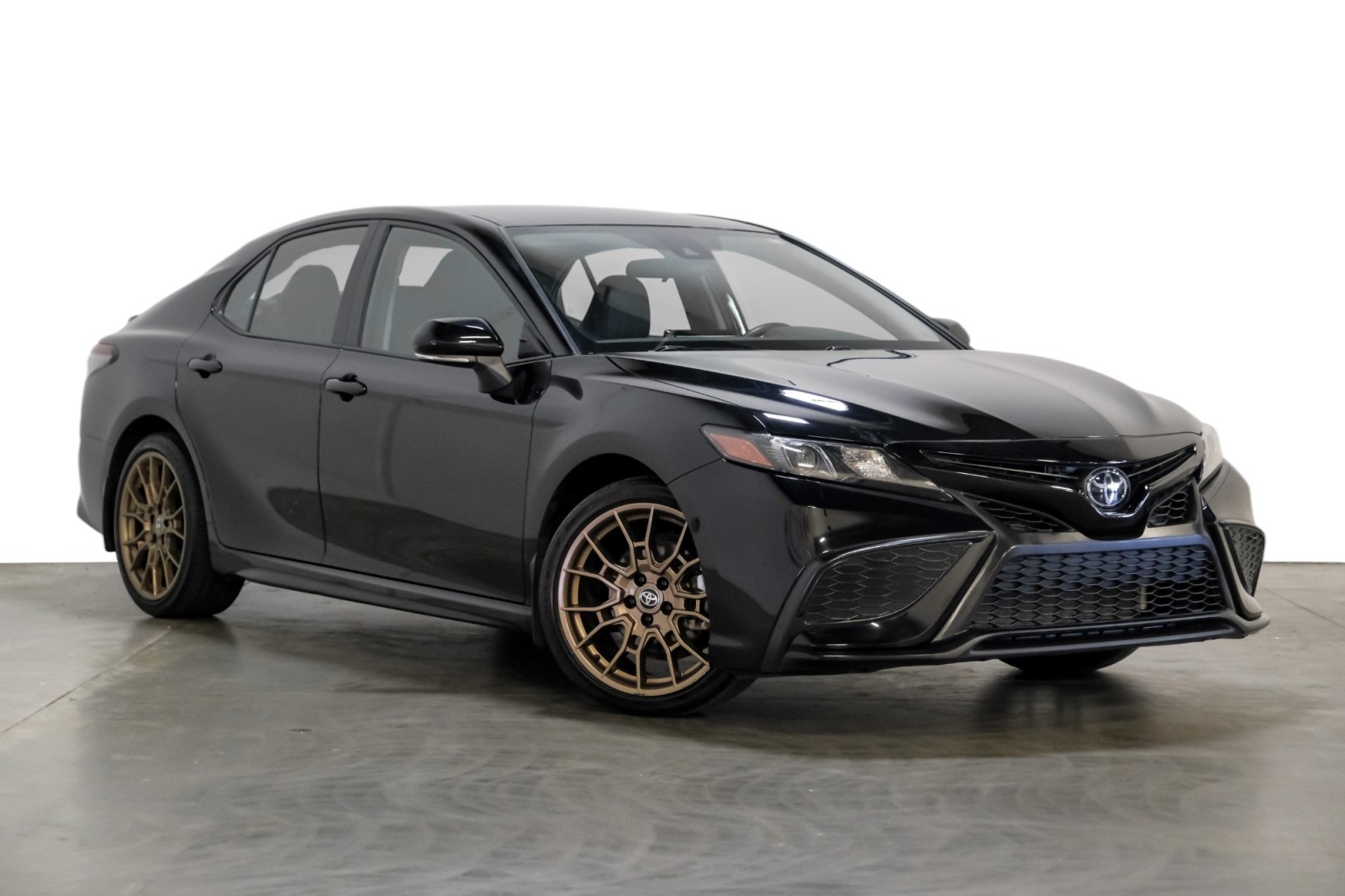 2024 Toyota Camry SE Nightshade 4