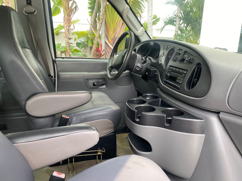 2008 Ford Econoline Wagon XLT 15 PASSENGERS E350 CLEAN in , 