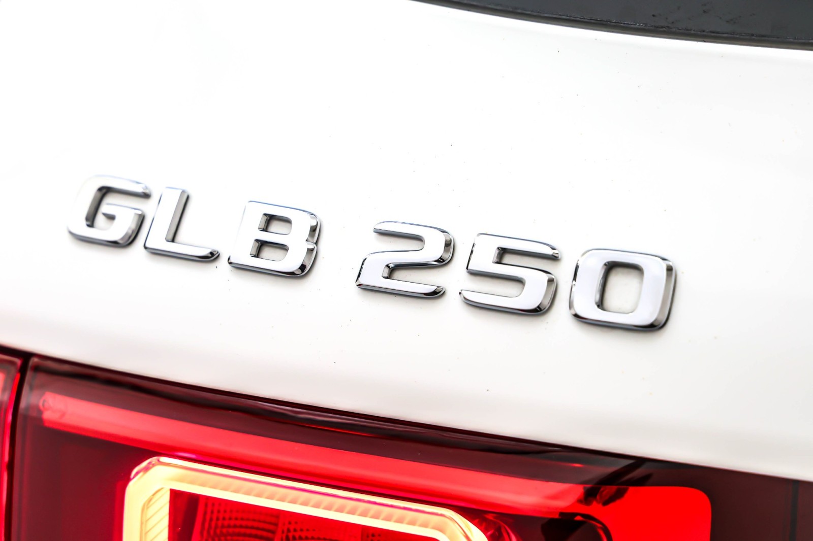 Used 2023 Polar White Mercedes-Benz GLB 250 image 8