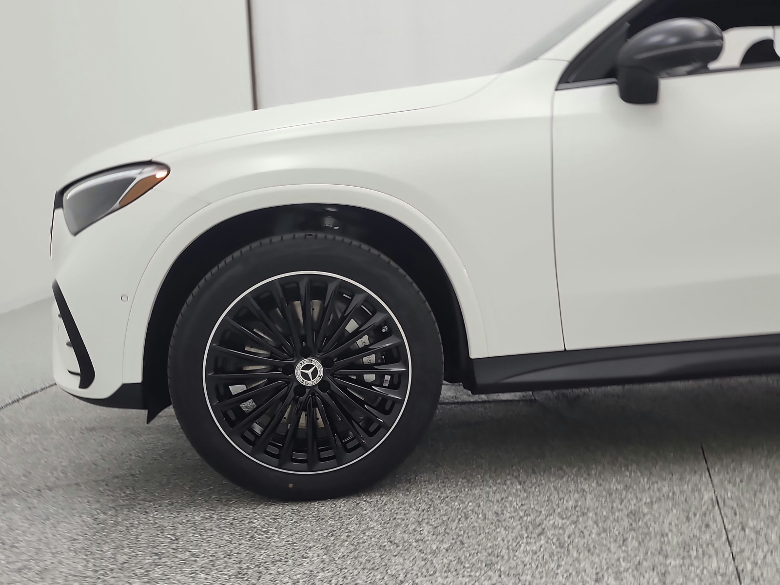 New 2026 Polar White Mercedes-Benz GLC 300 image 10