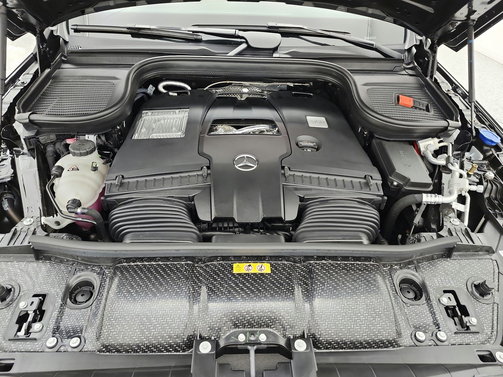 New 2026 Obsidian Black Metallic Mercedes-Benz GLE 580 4MATIC® SUV image 12