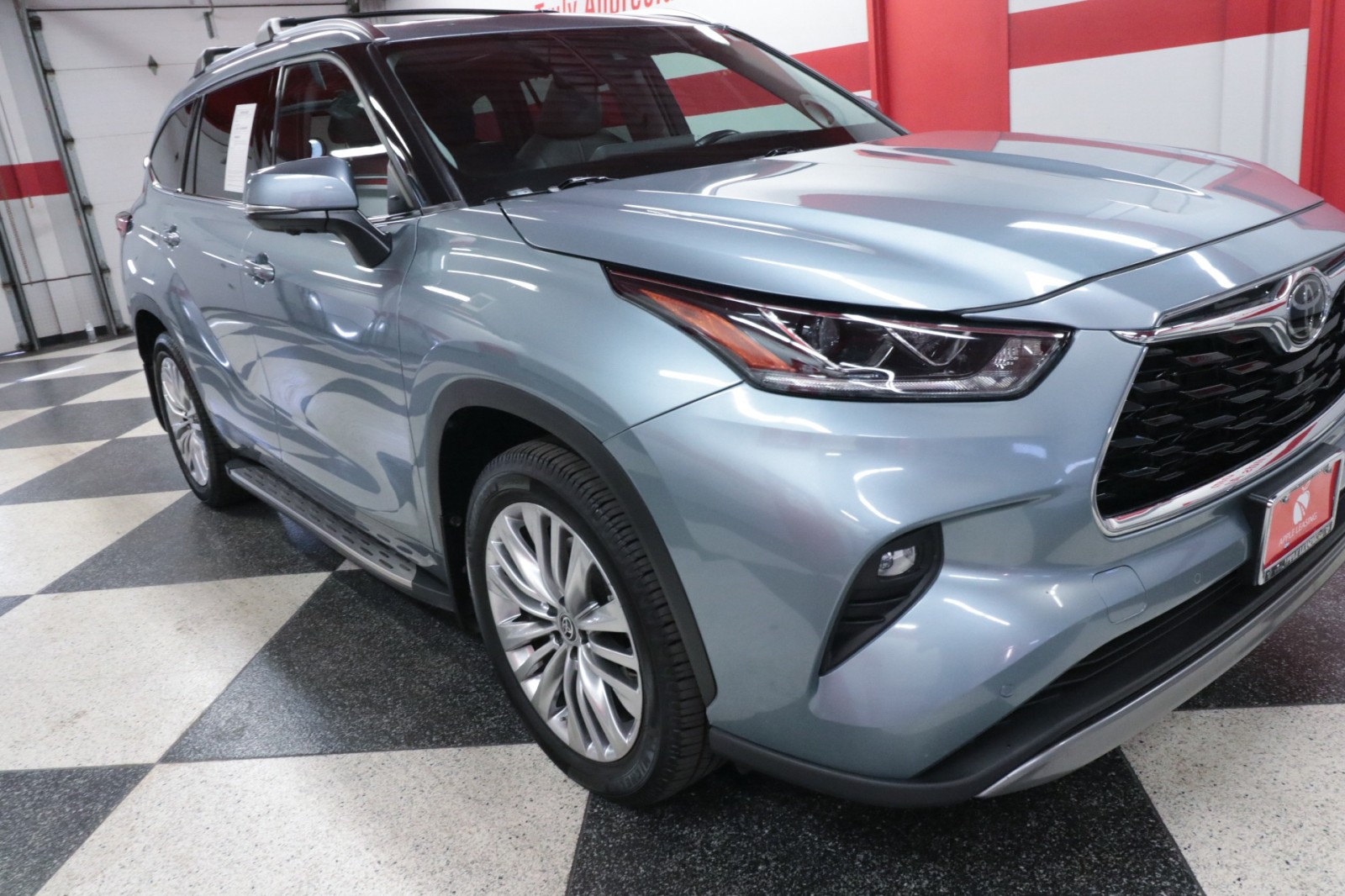 Used Car 2023 Toyota Highlander  Platinum For Sale Under $40,000 In Austin, Texas