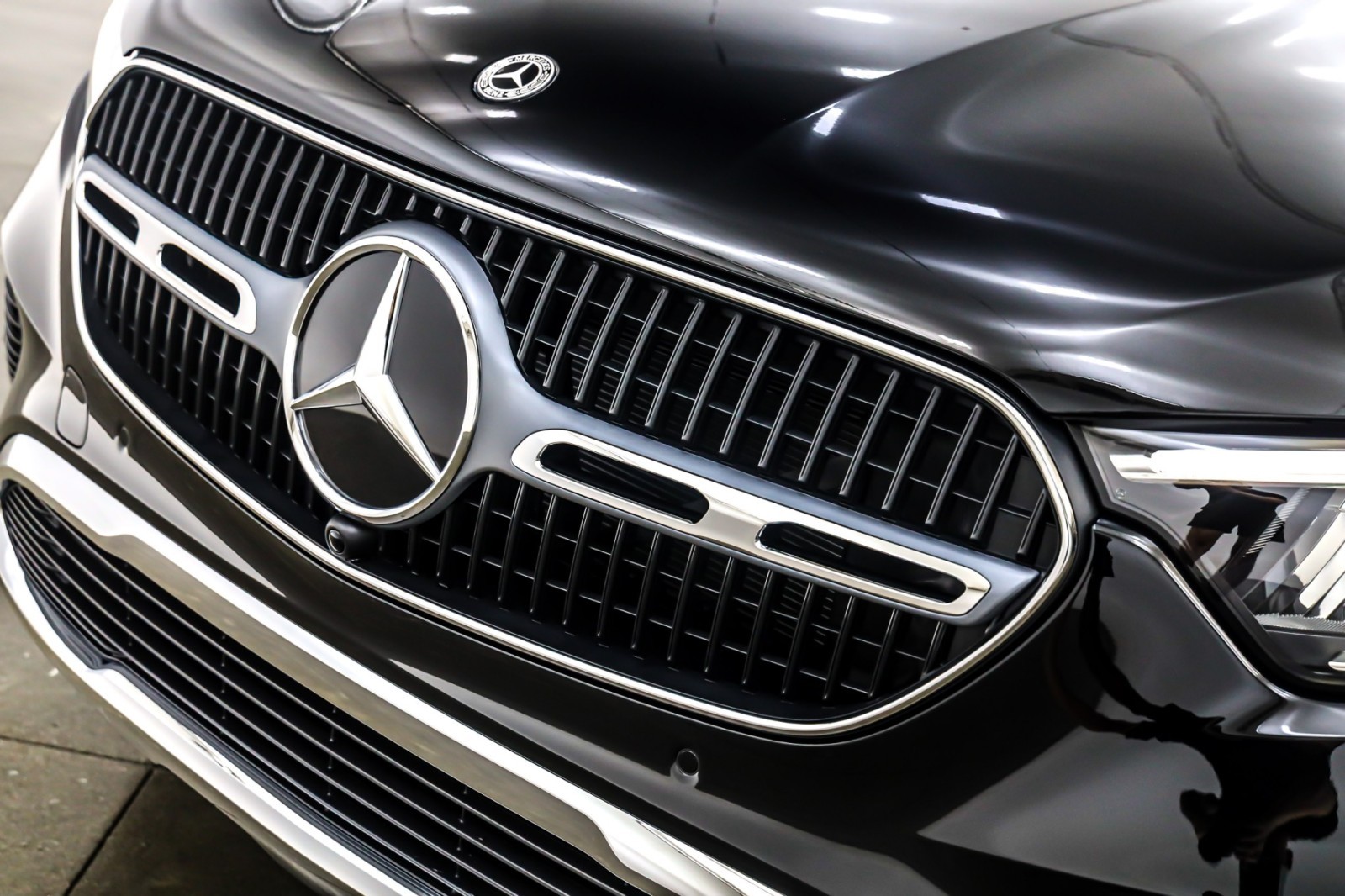 New 2026 Black Mercedes-Benz GLC 300 SUV image 13
