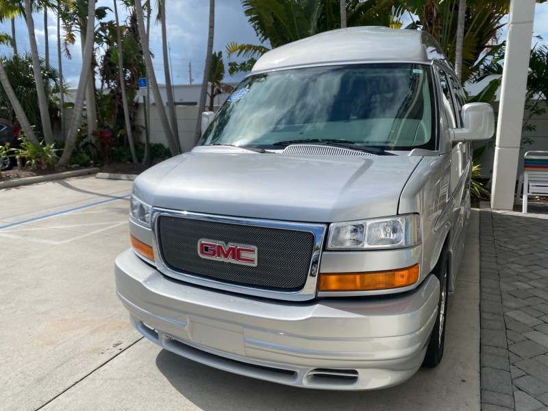 2013 GMC SAVANA HI TOP CONVERSION HANDICAP LIFT LOW MILES 24,857 in , 
