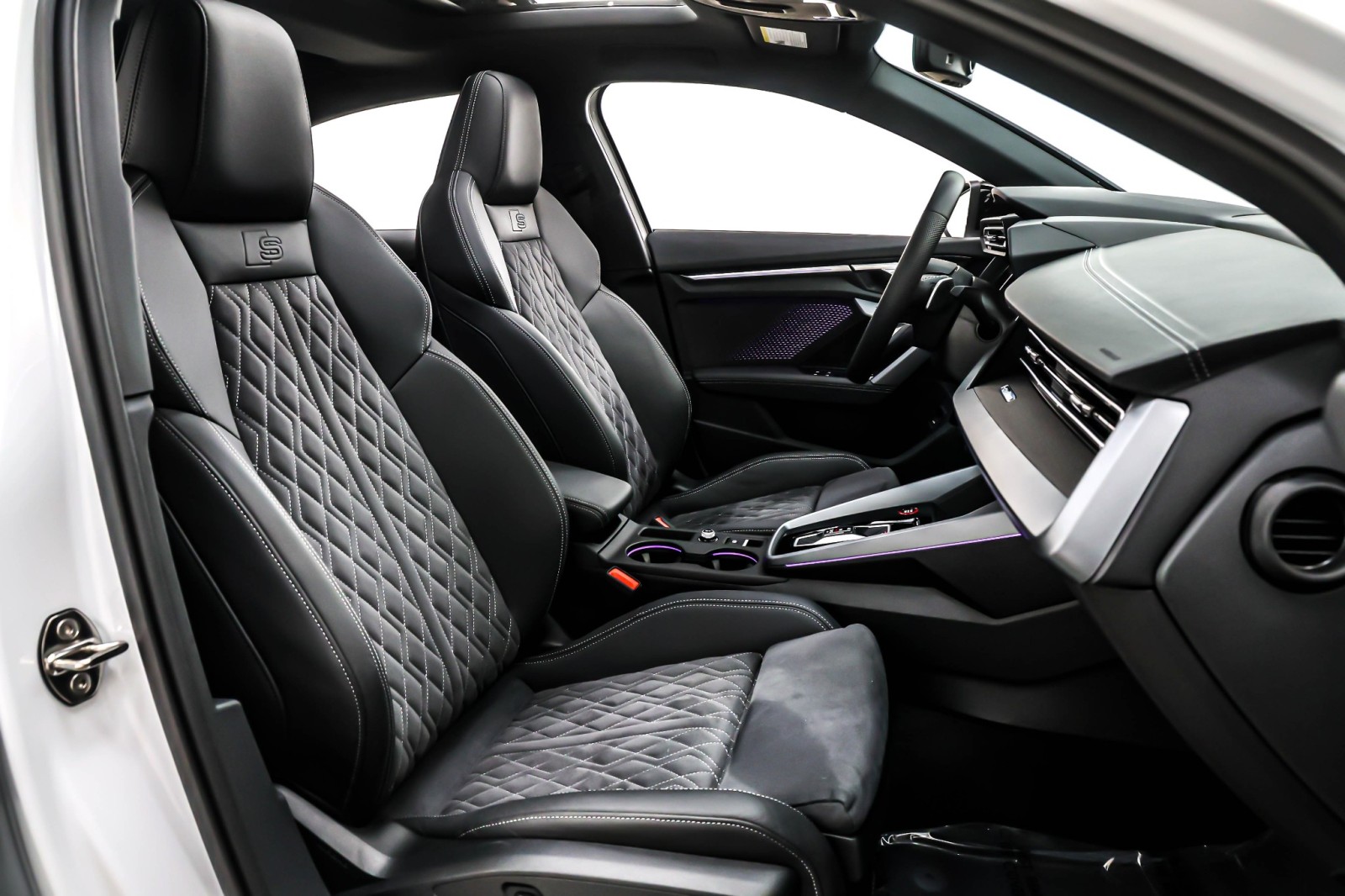 Used 2025 Glacier White Metallic Audi Premium Plus 2.0 TFSI quattro image 7