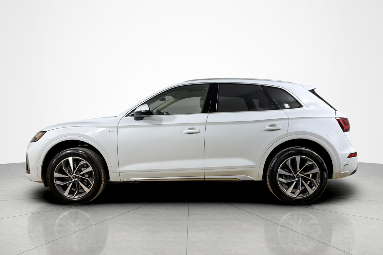 Used 2024 Glacier White Metallic Audi S line Premium 45 TFSI quattro image 2