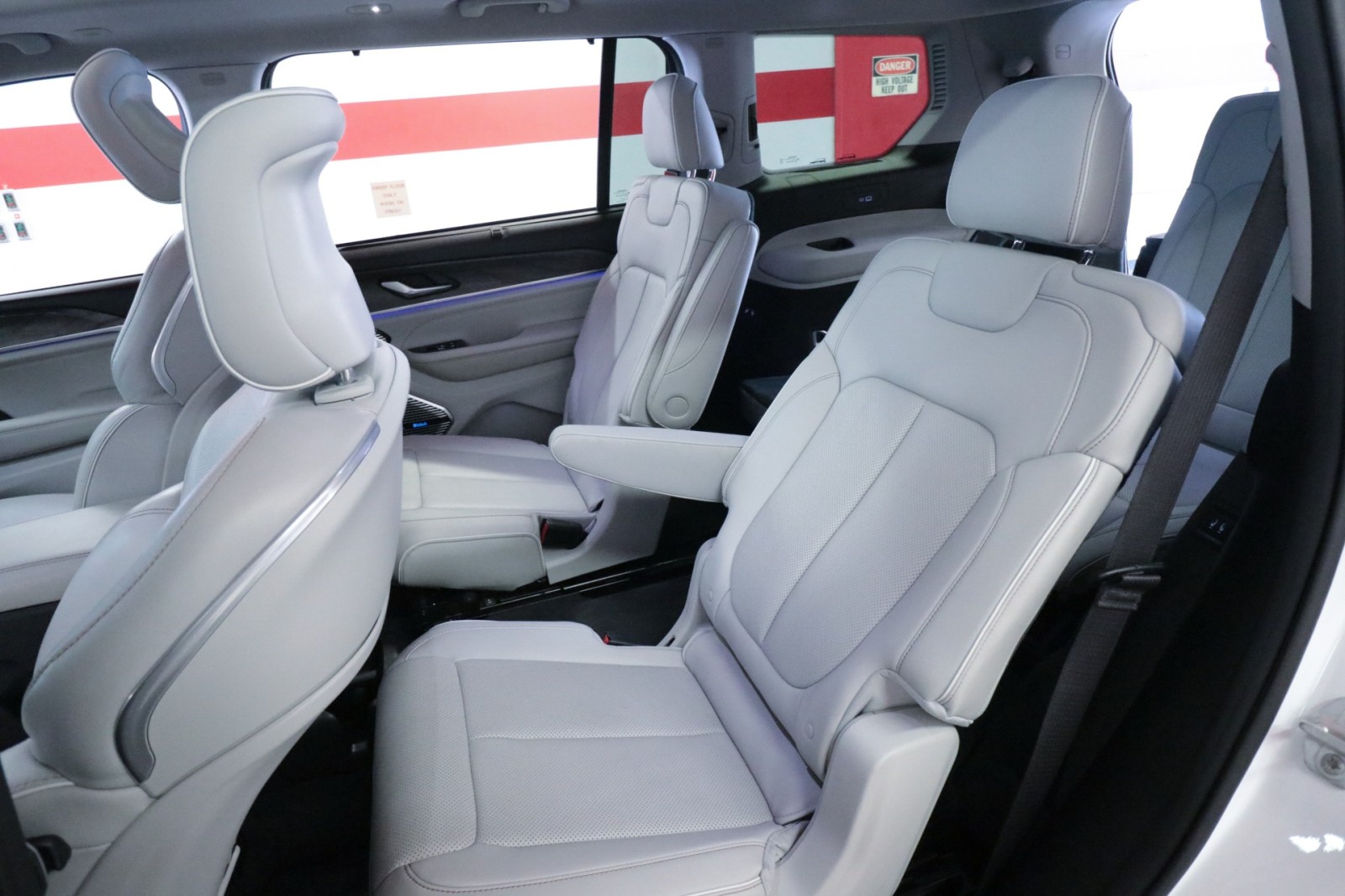 Used Car 2021 Jeep Grand Cherokee L  Overland For Sale Under $30,000 In Austin, Texas