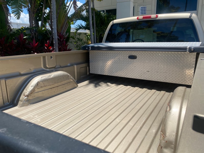 2005 GMC Sierra 1500 LOW MILES 83837 AC NO ACCIDENTS in ,