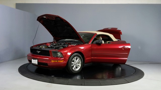2006 Ford Mustang Deluxe 11