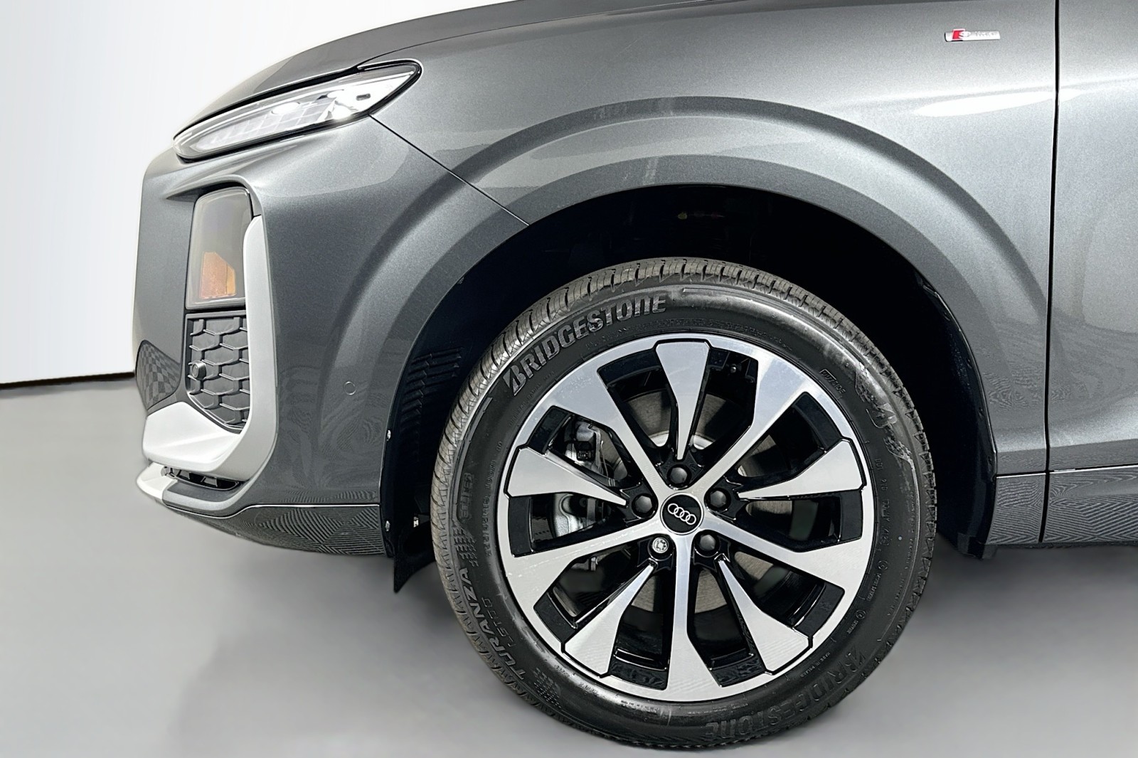 New 2026 Daytona Gray Pearl Effect Audi S line image 11