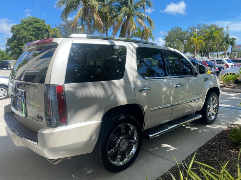 2013 Cadillac Escalade Luxury 1 OWNER LOW MILES 70,251 in ,