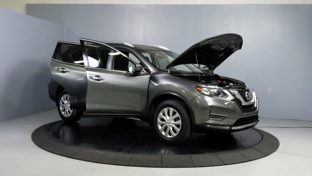 2017 Nissan Rogue SV 9