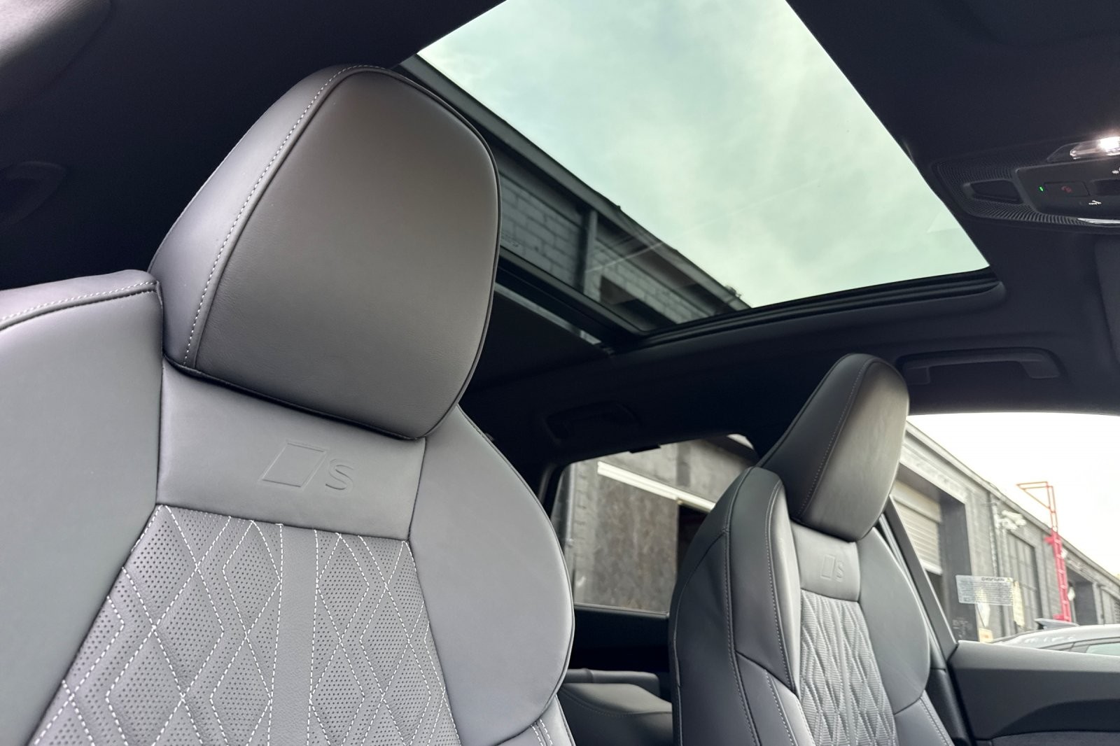 Used 2025 Mythos Black Metallic Audi Premium Plus 3.0 TFSI quattro image 16