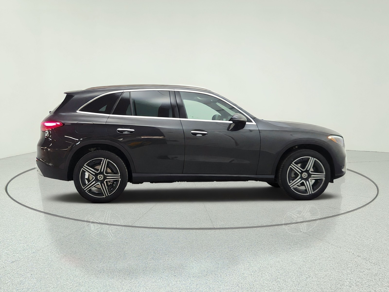 New 2027 Graphite Grey Metallic Mercedes-Benz GLC 300 SUV image 4