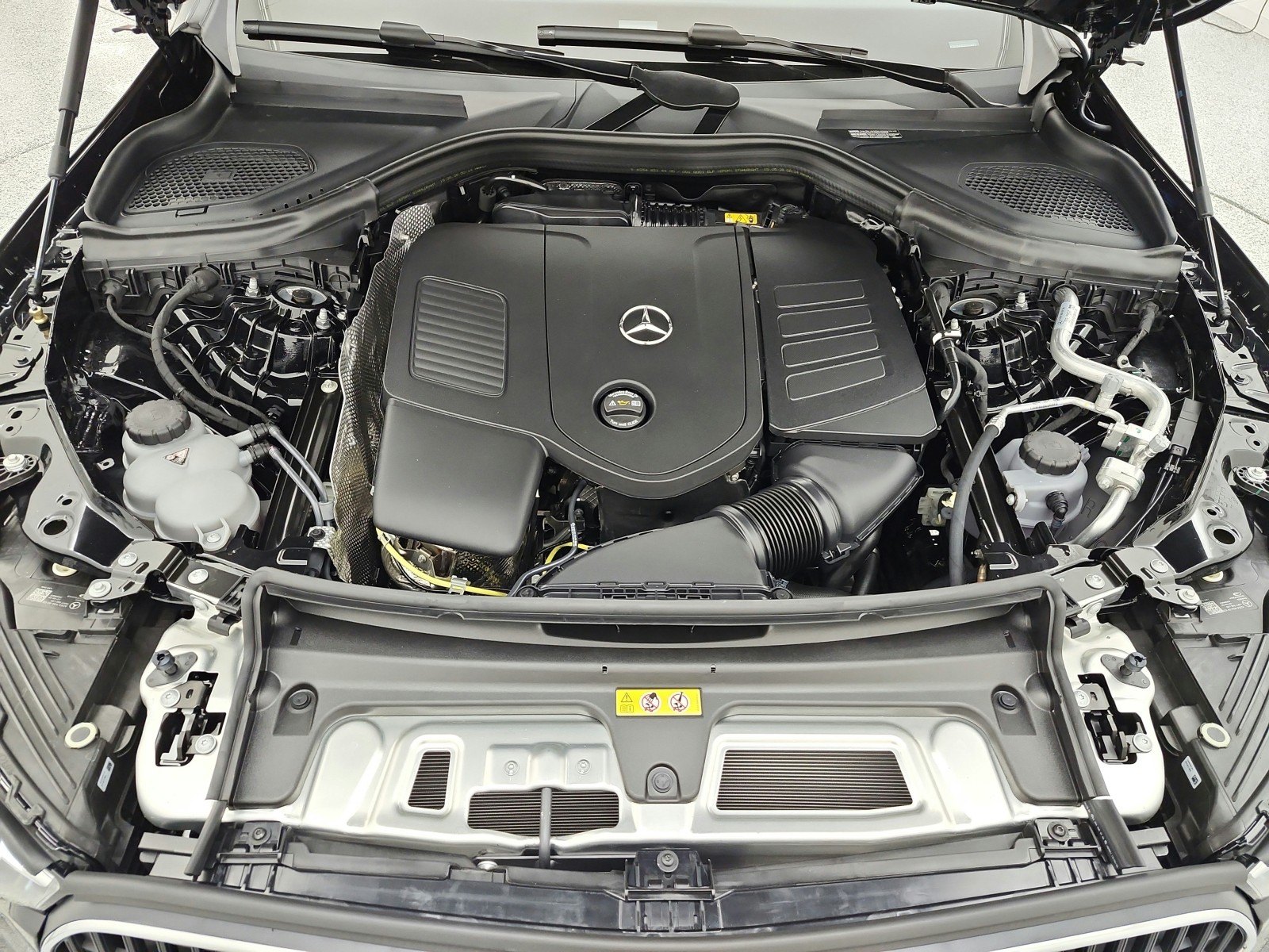 New 2027 Black Mercedes-Benz GLC 300 SUV image 12