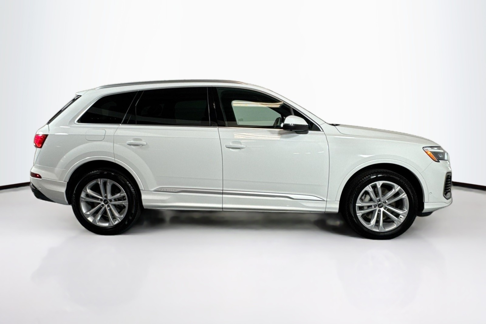 Used 2025 Carrara White Audi Premium Plus image 4