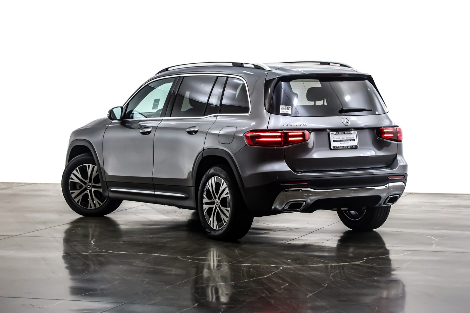 New 2026 Mountain Grey Metallic Mercedes-Benz GLB 250 SUV image 12