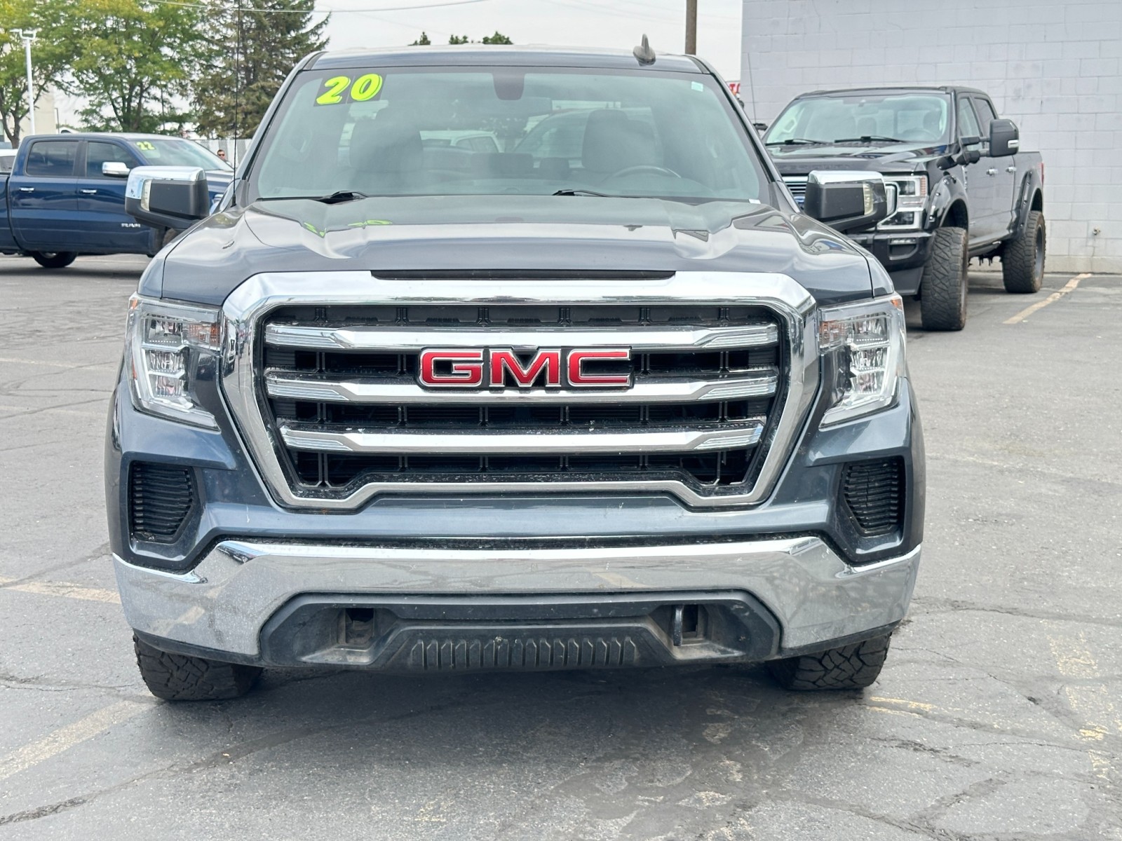 2020 GMC Sierra 1500 SLE 2