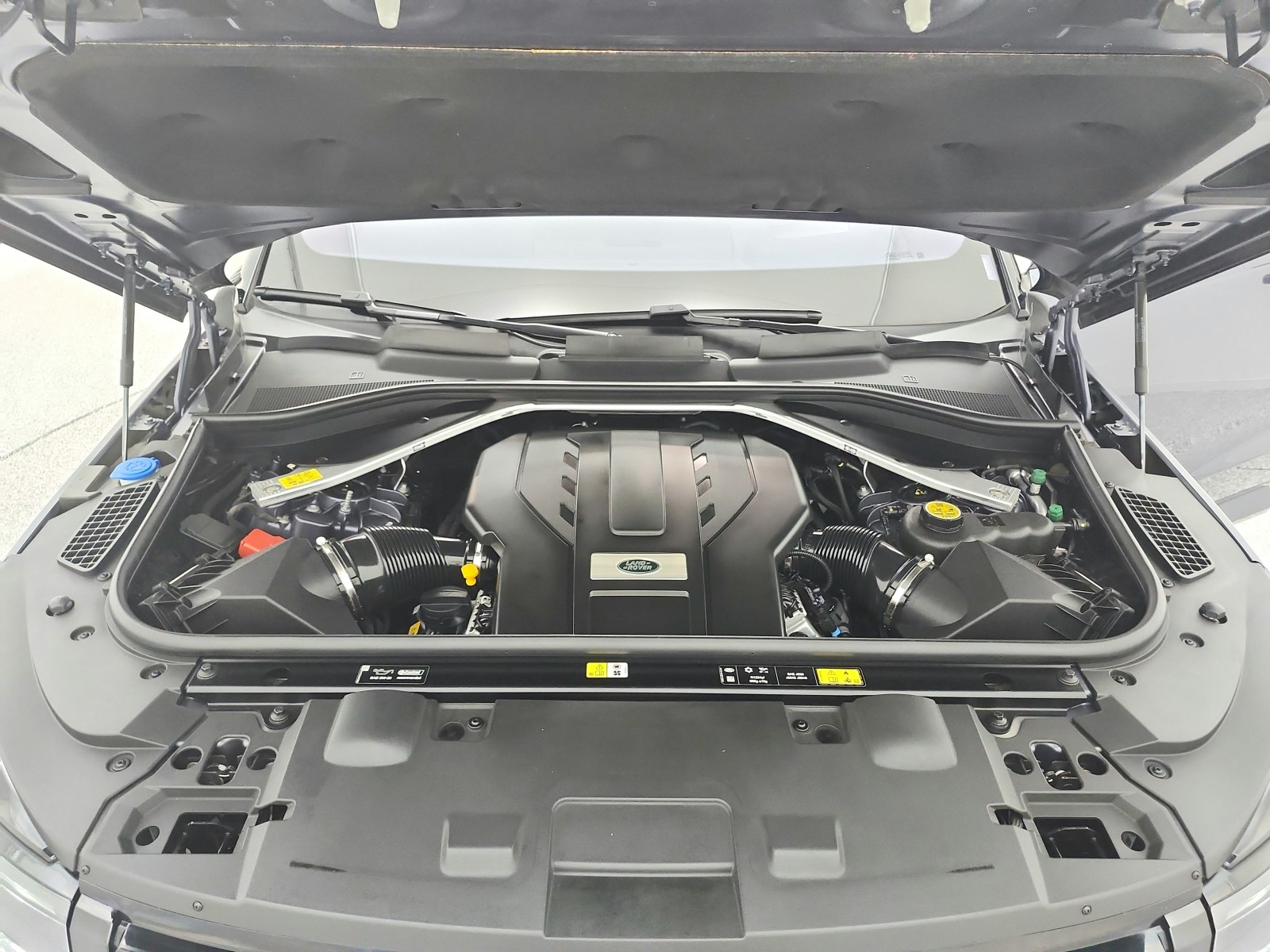 Used 2023 Varesine Blue Metallic Land Rover P530 First Edition image 20