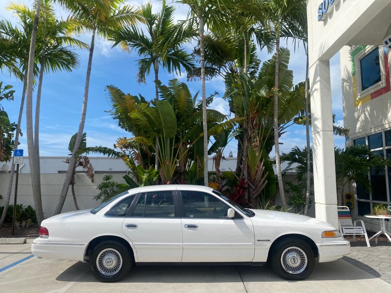 1995 Ford Crown Victoria LOW MILES 43,331 in , 