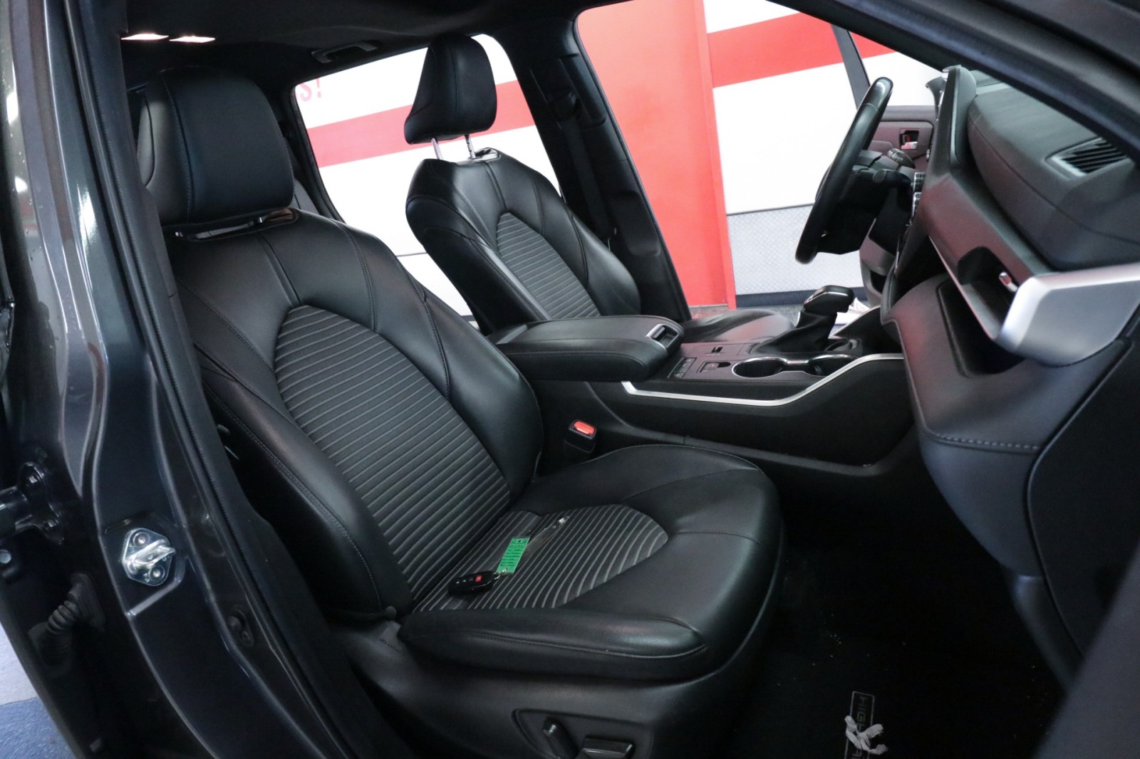 Used Car 2022 Toyota Highlander  Xse For Sale Under $35,000 In Austin, Texas