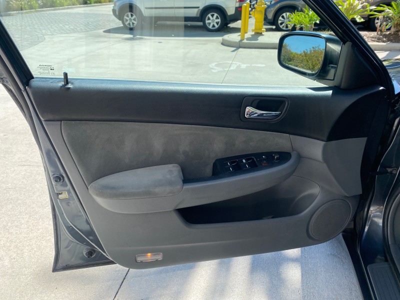 2004 Honda Accord Sdn LX LOW MILES 68,079 in , 