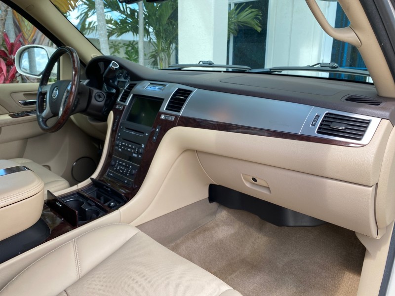 2010 Cadillac Escalade SUNROOF NAV Premium LOW MILES 66,933 in ,