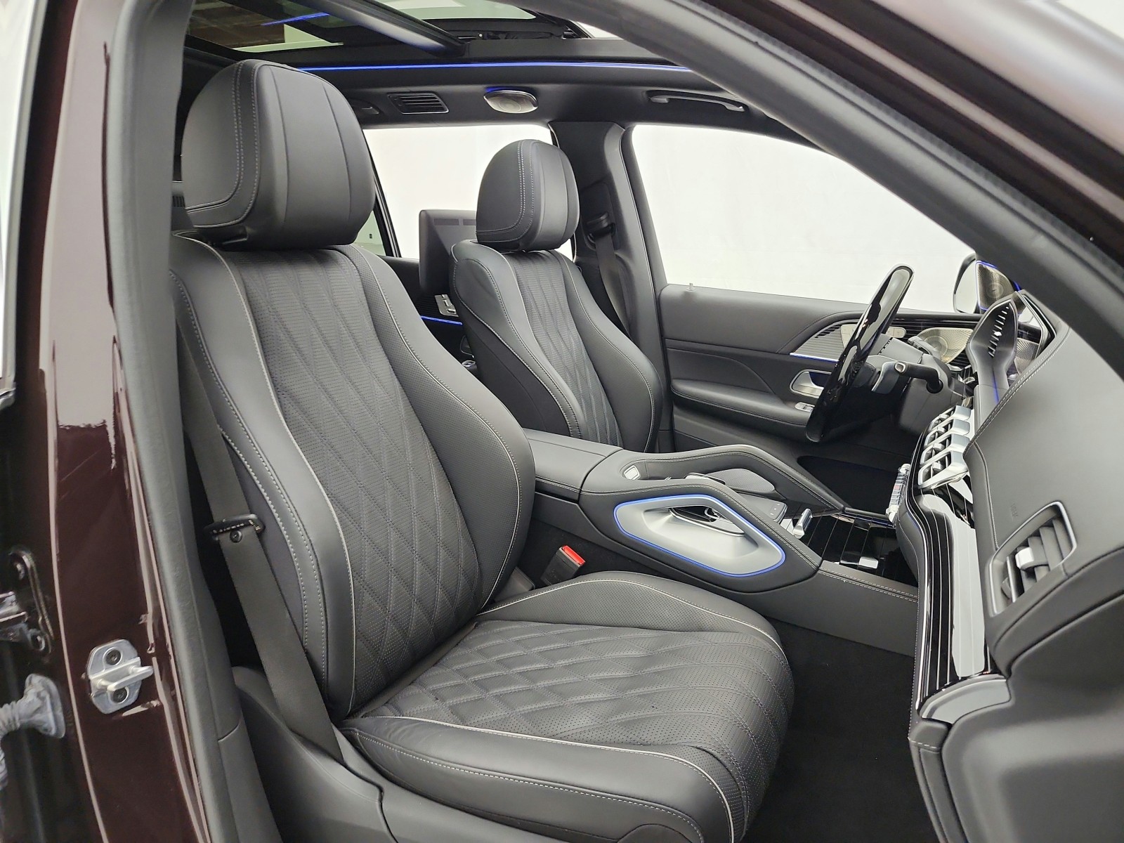 Certified Used 2024 Obsidian Black/Rubelite Red Mercedes-Benz Maybach GLS 600 4MATIC® SUV image 22