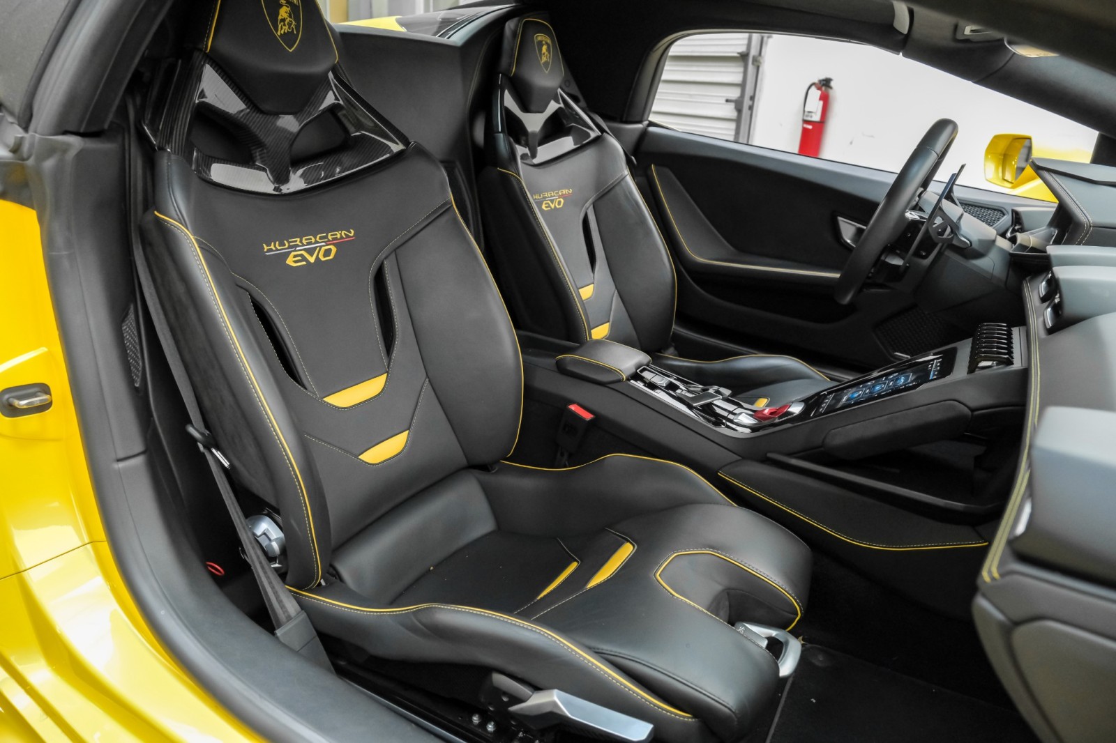 2021 Lamborghini Huracan EVO Spyder SportSeats 19Alloys BiColorLeatherPkg 39