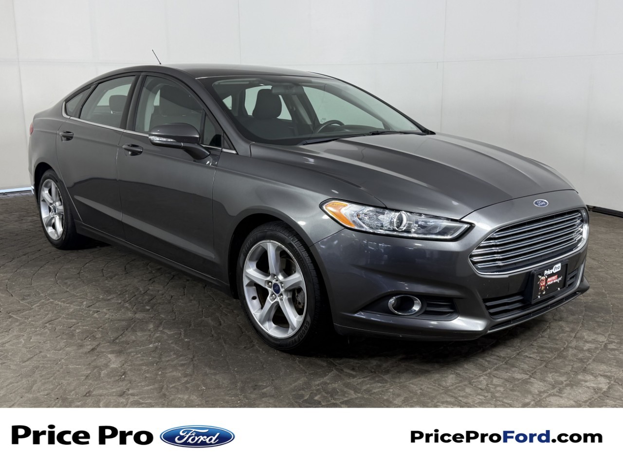 Gray 2016 Ford Fusion Sedan Front-Wheel Drive Automatic