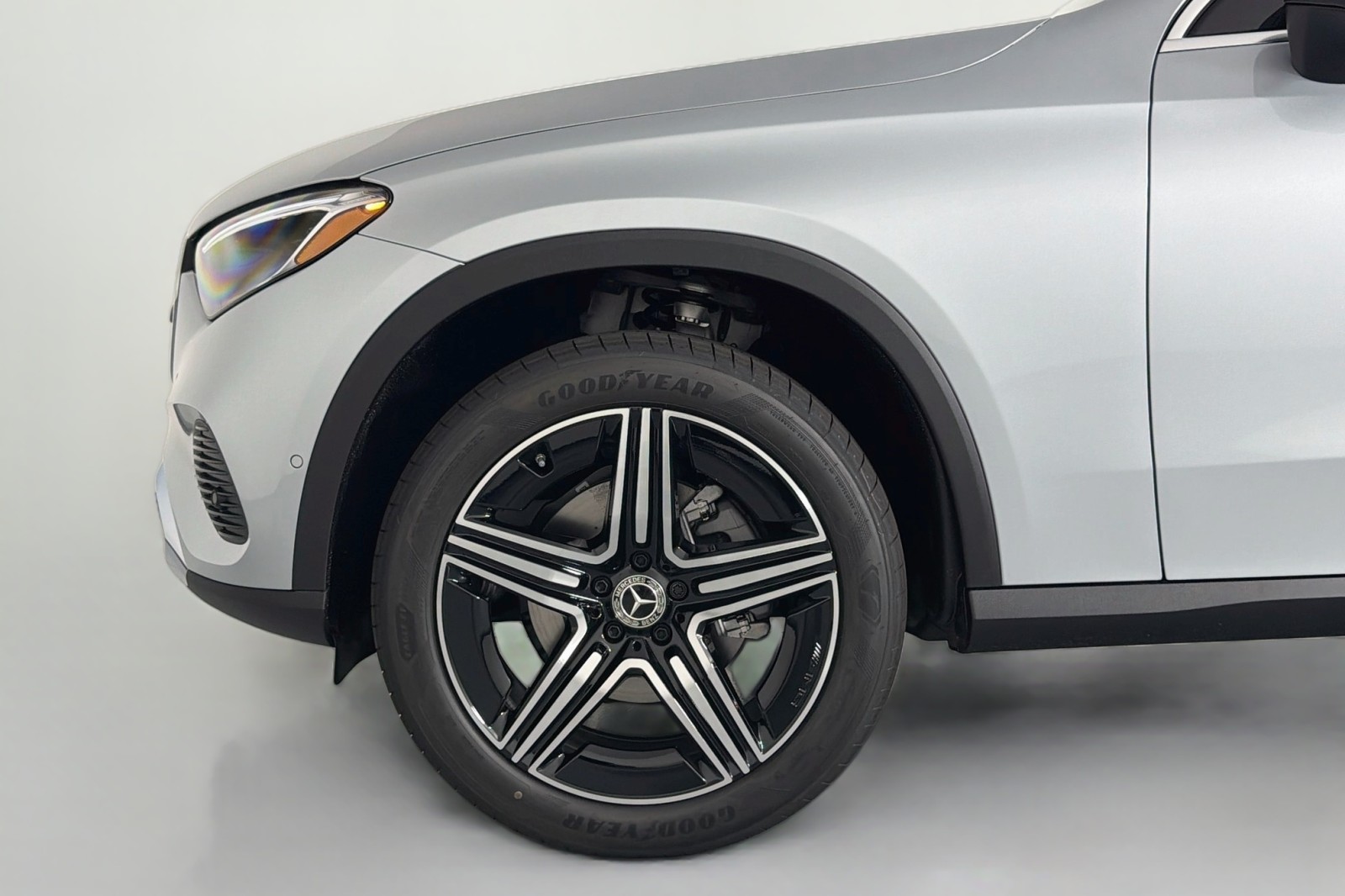 New 2026 Cirrus Silver Metallic Mercedes-Benz GLC 300 SUV image 9
