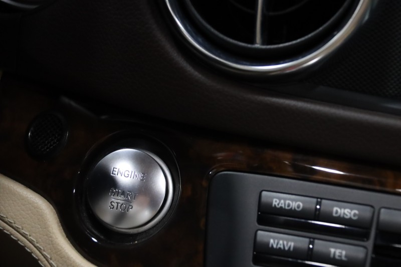 2013 Mercedes-Benz SL 550 AMG Sport 2dr Roadster in , 