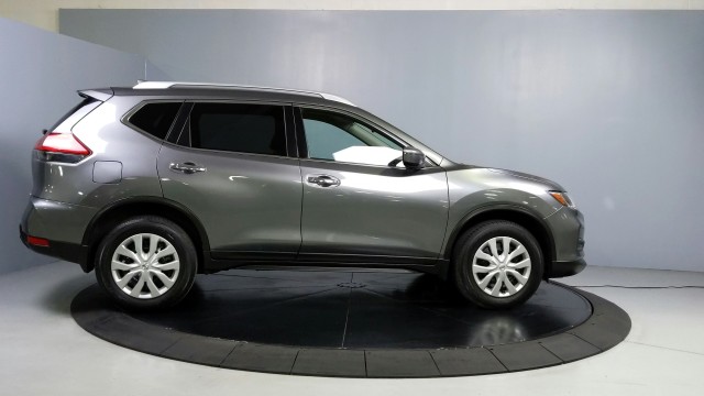 2017 Nissan Rogue SV 7