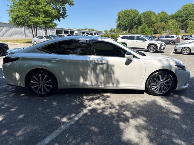 LexusES8