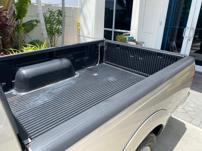 2004 Nissan Frontier 2WD XE LOW MILES 70,694 PU in , 