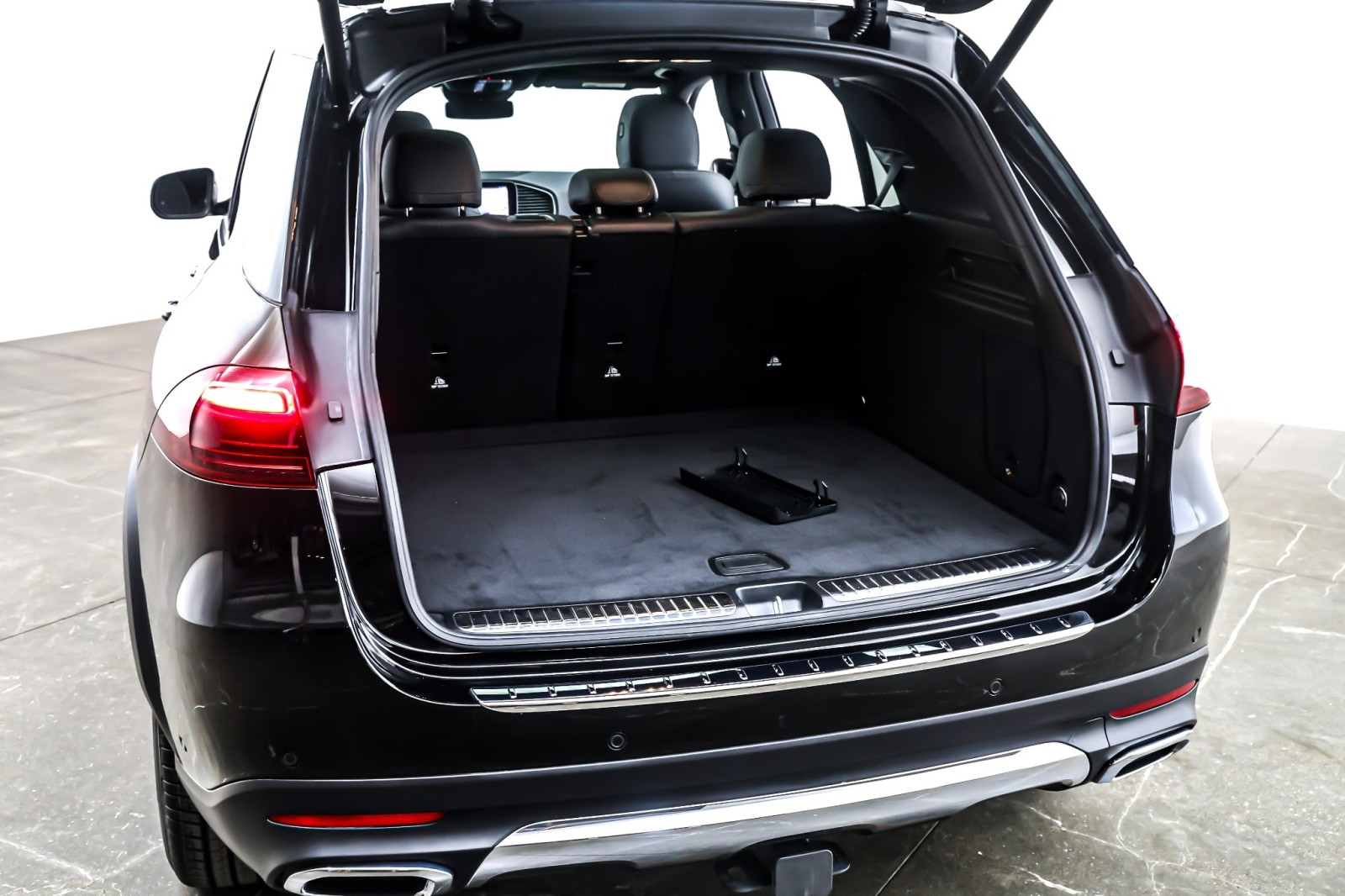 Certified Used 2024 Obsidian Black Metallic Mercedes-Benz GLE 450 4MATIC® SUV image 25