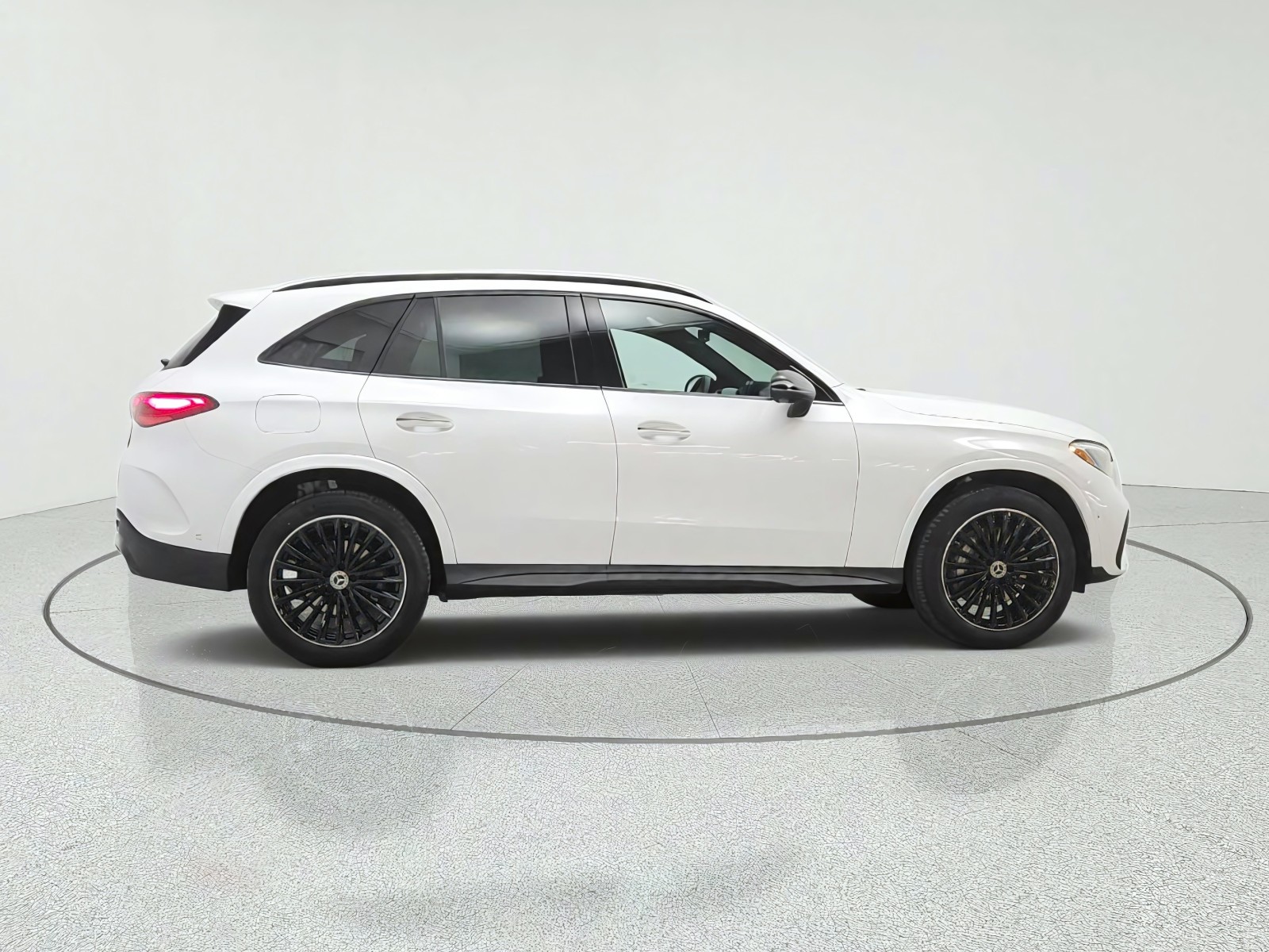 New 2027 MANUFAKTUR Moonlight White Metallic Mercedes-Benz GLC 300 SUV image 4