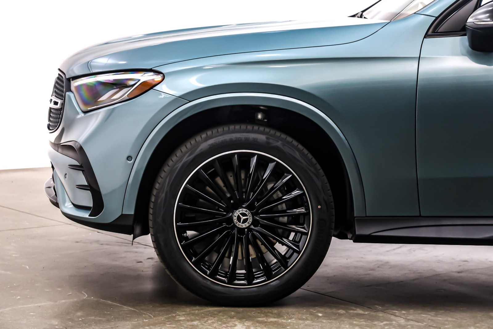 New 2026 Verde Silver Metallic Mercedes-Benz GLC 300 image 10