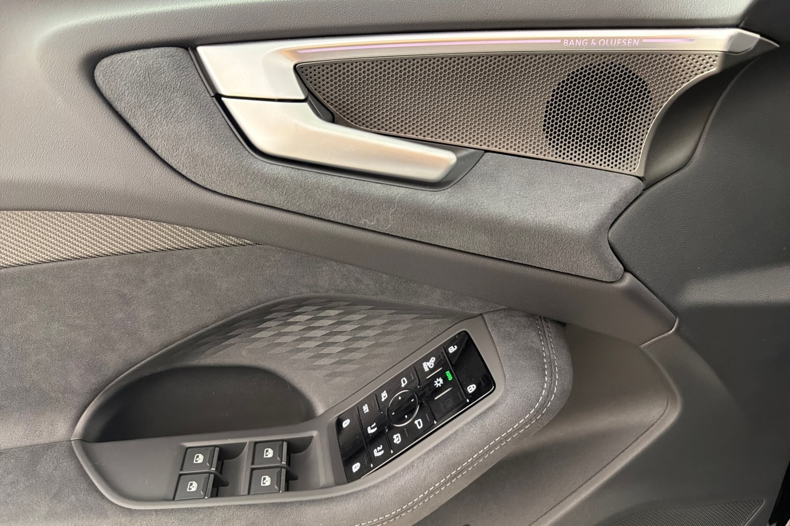 New 2025 Mythos Black Metallic Audi Premium Plus 3.0 TFSI quattro image 10