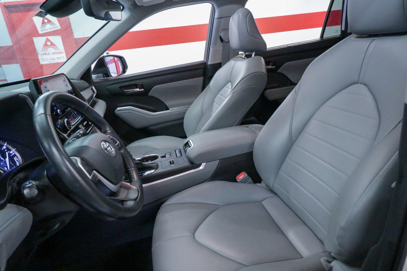 Used Car 2022 Toyota Highlander  Xle For Sale Under $35,000 In Austin, Texas