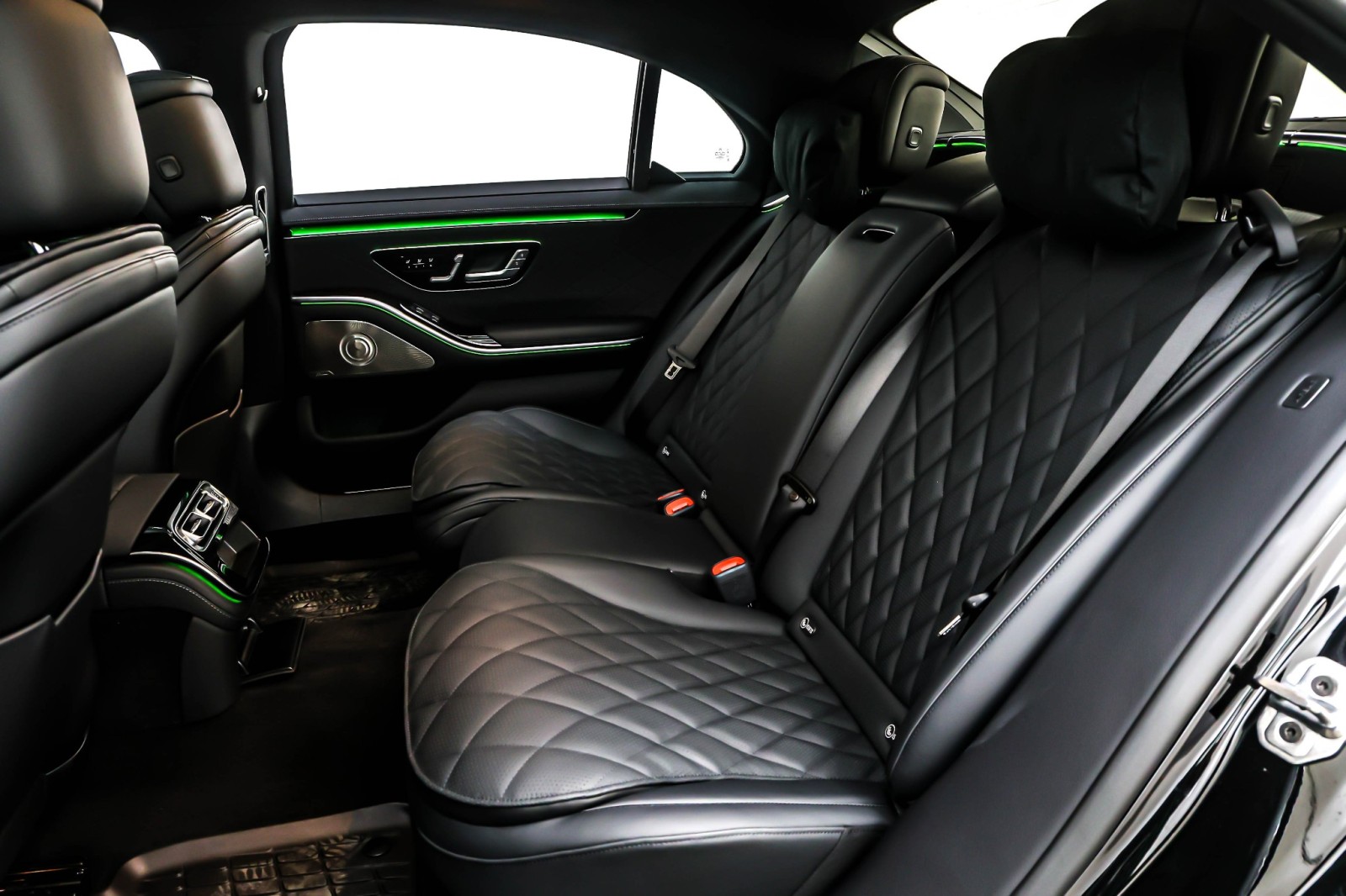 New 2026 Obsidian Black Metallic Mercedes-Benz S 580 image 8