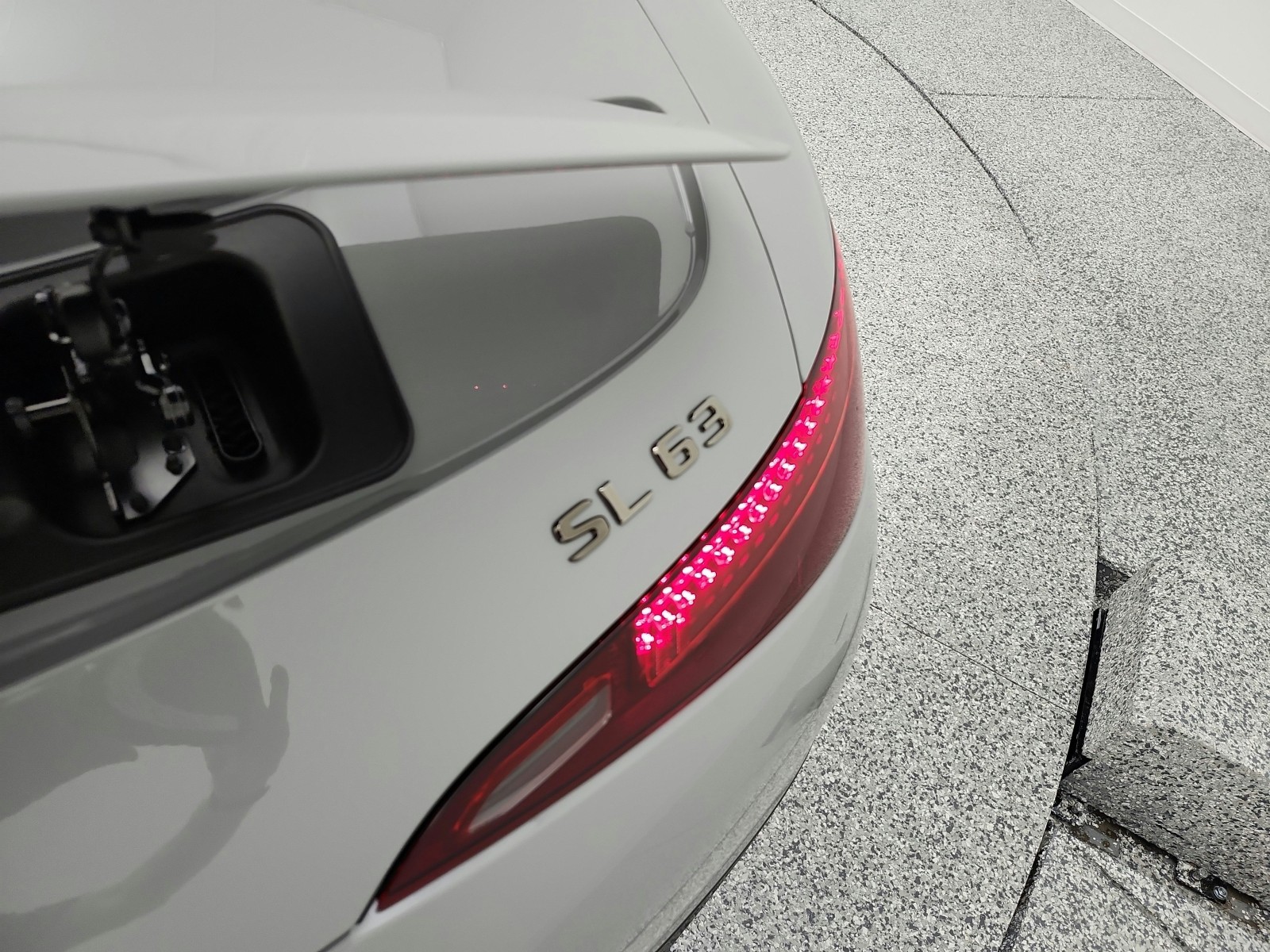 New 2026 MANUFAKTUR Alpine Grey Mercedes-Benz AMG® SL 63 image 16