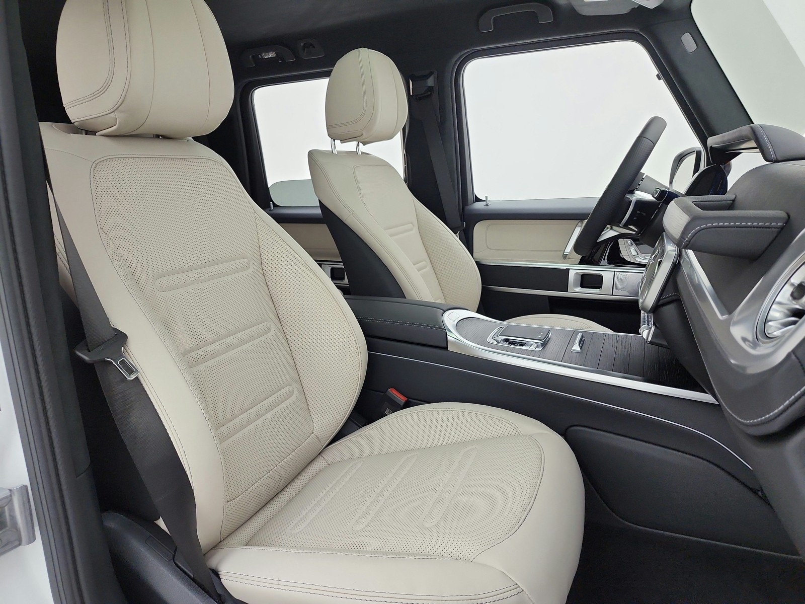 New 2027 POLAR WHITE Mercedes-Benz G 580e SUV image 14