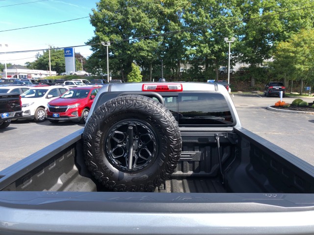 2024 Chevrolet Colorado 4WD ZR2 8