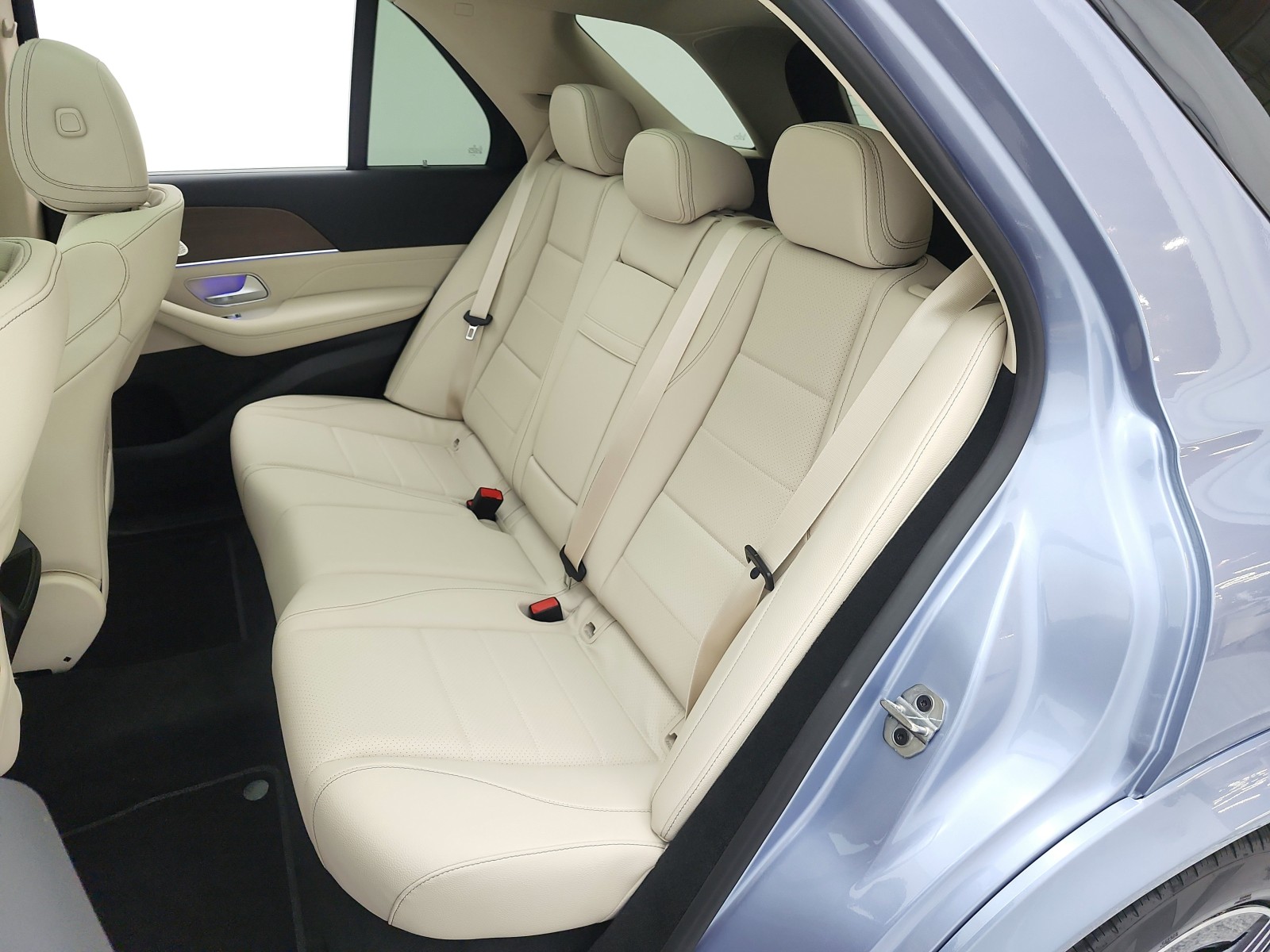 New 2026 MANUFAKTUR Cote d Azur Light Blue Metallic Mercedes-Benz GLE 450 image 11